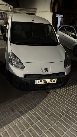 Se hacen mudanzas y transporte y envios