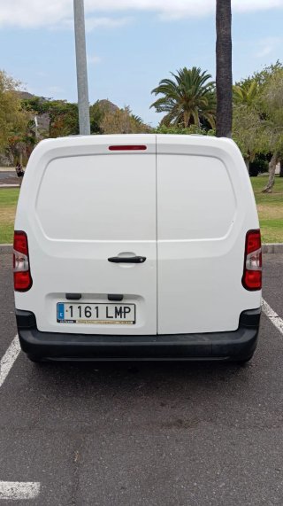 Se hacen mudanzas y transporte y envios