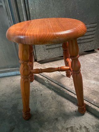Taburete redondo de madera