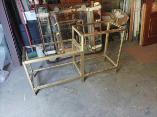 Mesa auxiliar de aluminio y cristal