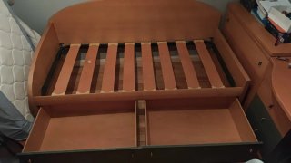 Cama individual 90cm . En haya y verde
