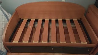 Cama individual 90cm . En haya y verde