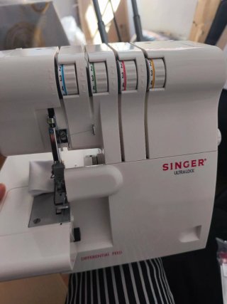 Máquina de coser Singer 14SH654