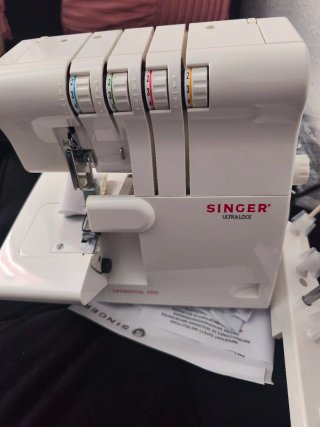 Máquina de coser Singer 14SH654