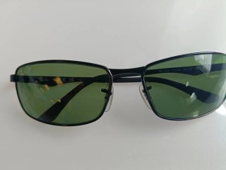 Gafas de sol Ray-Ban negras y verdes
