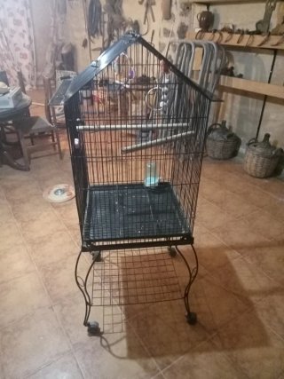 Jaula grande para pájaros negra