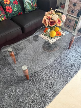 Mesa auxiliar cristal y madera
