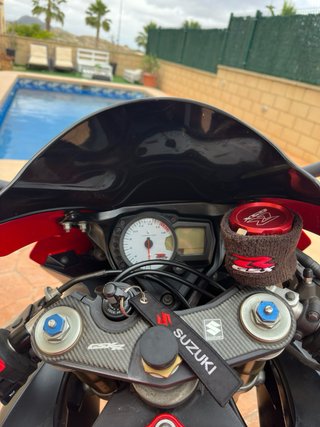 Suzuki GSXR 600 Roja y Blanca