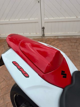 Suzuki GSXR 600 Roja y Blanca