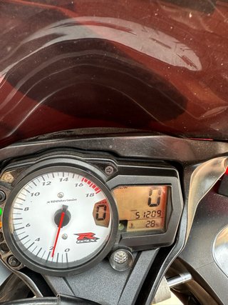 Suzuki GSXR 600 Roja y Blanca