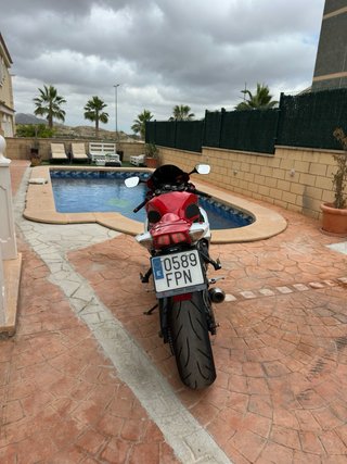 Suzuki GSXR 600 Roja y Blanca