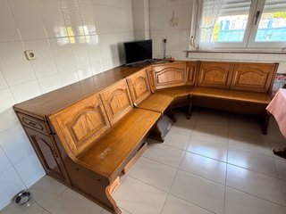Muebles cocina rústicos de madera con con banco y
