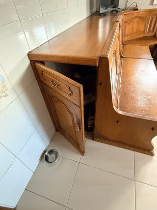 Muebles cocina rústicos de madera con con banco y