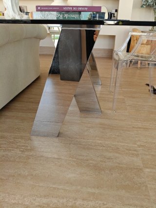 Mesa de cristal y metal