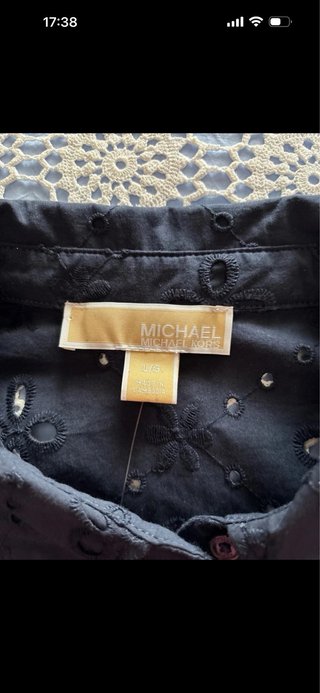 Camisa Michael Kors bordada azul marino.