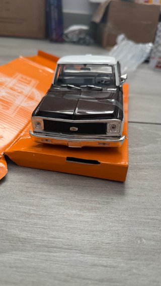 Jada Toys 1:24 1972 Chevy Cheyenne