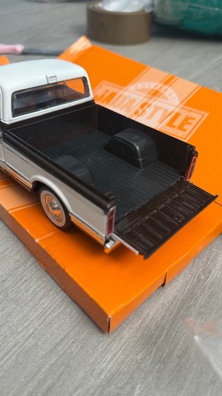 Jada Toys 1:24 1972 Chevy Cheyenne