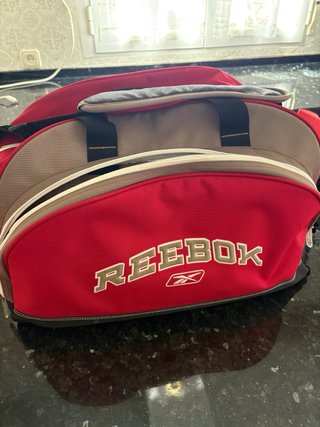 Bolsa de gimnasio Reebok roja y marrón