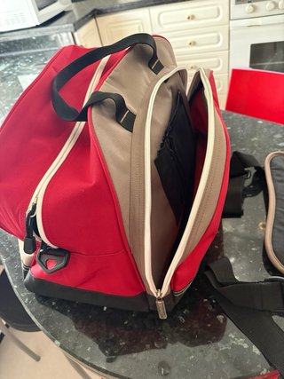 Bolsa de gimnasio Reebok roja y marrón
