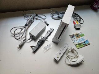 Nintendo Wii + Wii Sports