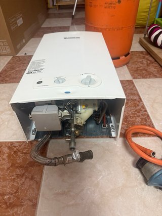 Calentador Junkers + Bombona Gas Naranja