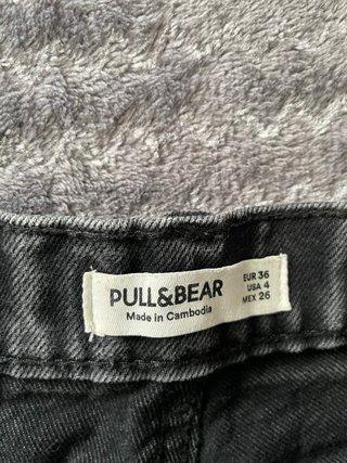 Pantalón vaquero gris desgastado