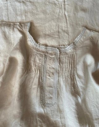 Camisón antiguo de lino con encaje