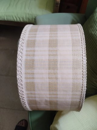 Pantalla grande lámpara pie beige y marrón