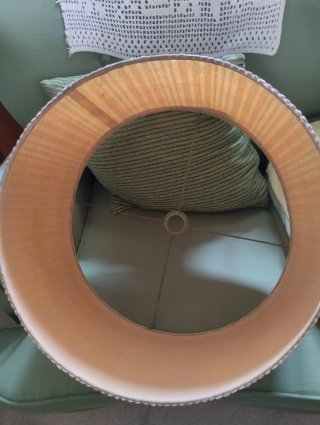 Pantalla grande lámpara pie beige y marrón