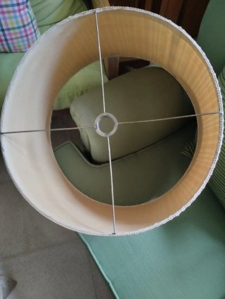 Pantalla grande lámpara pie beige y marrón