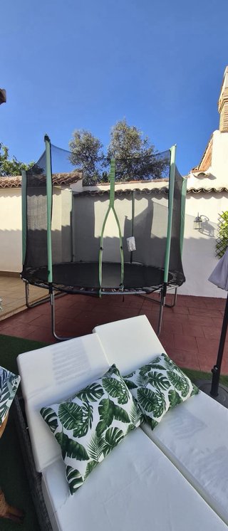 Cama elástica 305cm con red de seguridad.