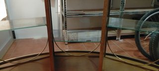 Barra de bar con 2 taburetes