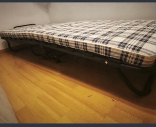 Cama plegable metálica con somier