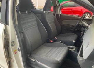 Toyota Yaris 1.3 automatico 66000kms