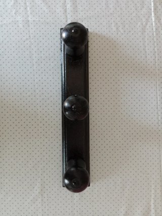 Perchero de madera negro