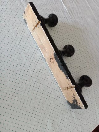 Perchero de madera negro