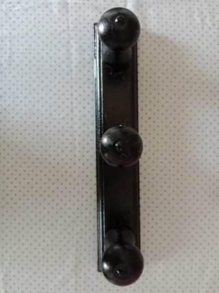 Perchero de madera negro