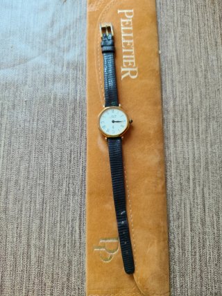 Reloj Cartier vintage con caja dorada y esfera bla
