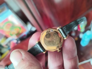 Reloj Cartier vintage con caja dorada y esfera bla