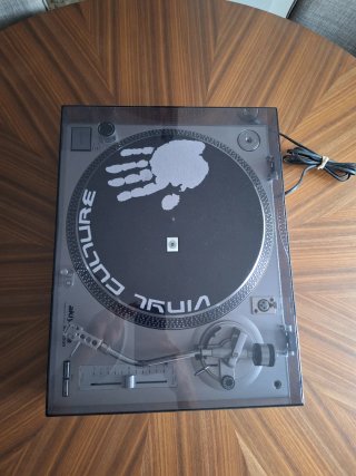 Tocadiscos Akiyama DJ-2000 + pre-amp