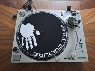 Tocadiscos Akiyama DJ-2000 + pre-amp