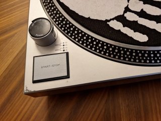Tocadiscos Akiyama DJ-2000 + pre-amp