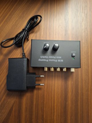 Tocadiscos Akiyama DJ-2000 + pre-amp