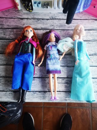 Guardaroba Barbie con bambole e vestiti