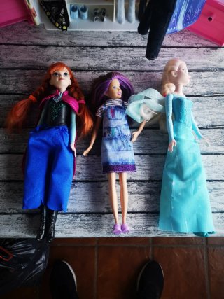 Guardaroba Barbie con bambole e vestiti