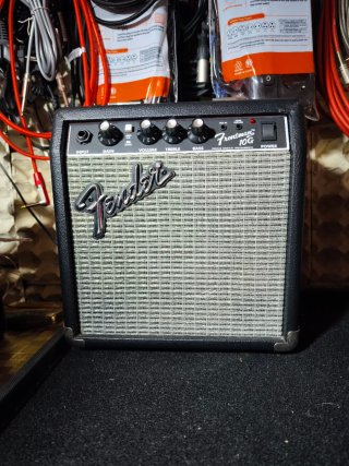Amplificador Fender Frontman 10G