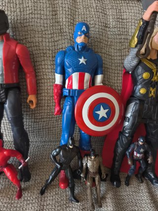 Lote de 9 figuritas de Marvel