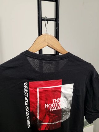 Camiseta The North Face Negra