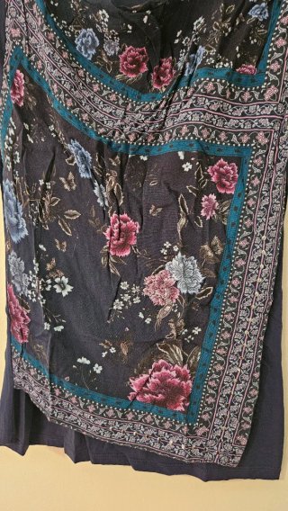 Jersey Desigual floral Talla L,  manga corta.