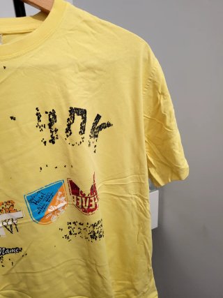 Camiseta Amarilla con Estampado